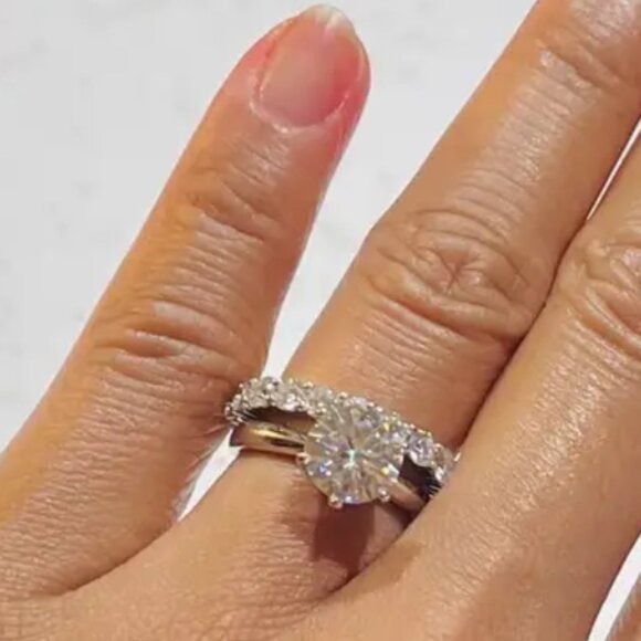 2CT MOISSANITE 18k White Gold-Plated over 925 Sterling Silver - Size 5, 6, 7, 8 - Picture 5 of 7